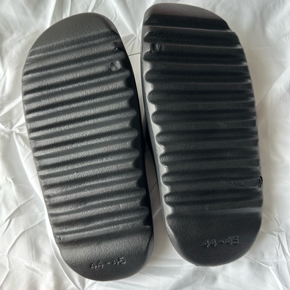 BUNDLE OF 2, Squishy Slides, Size 44-45, Cream and Black Men’s - Picture 3 of 11